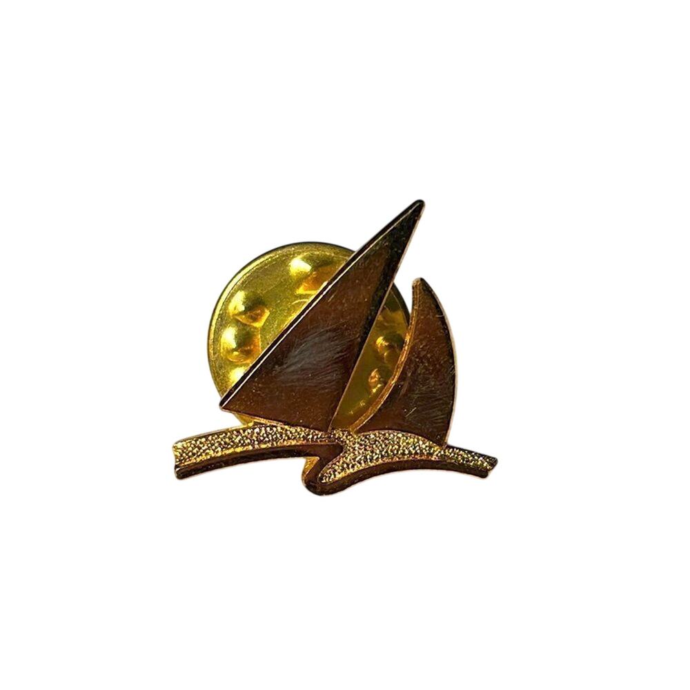 Vintage gold tone sailboat pin with wave